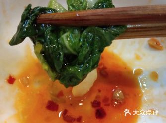 菜品跟一般的中餐厅差不多，份量属于中等，价格还是蛮实惠