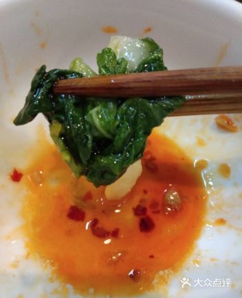 菜品跟一般的中餐厅差不多，份量属于中等，价格还是蛮实惠