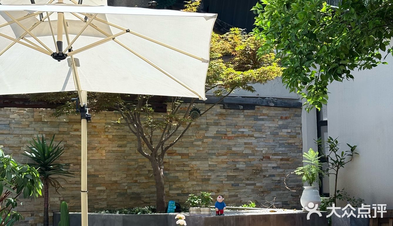 这样chill的小院子 居然藏在居民区咖啡店