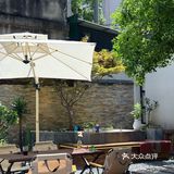 这样chill的小院子 居然藏在居民区咖啡店