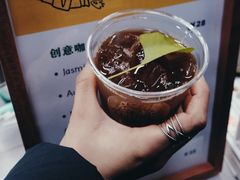 秋之花-不正咖啡(万达尊店)