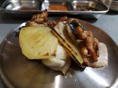 -围炉肉舍•炭烤活鳗•丹东海鲜烤肉(步行街店)