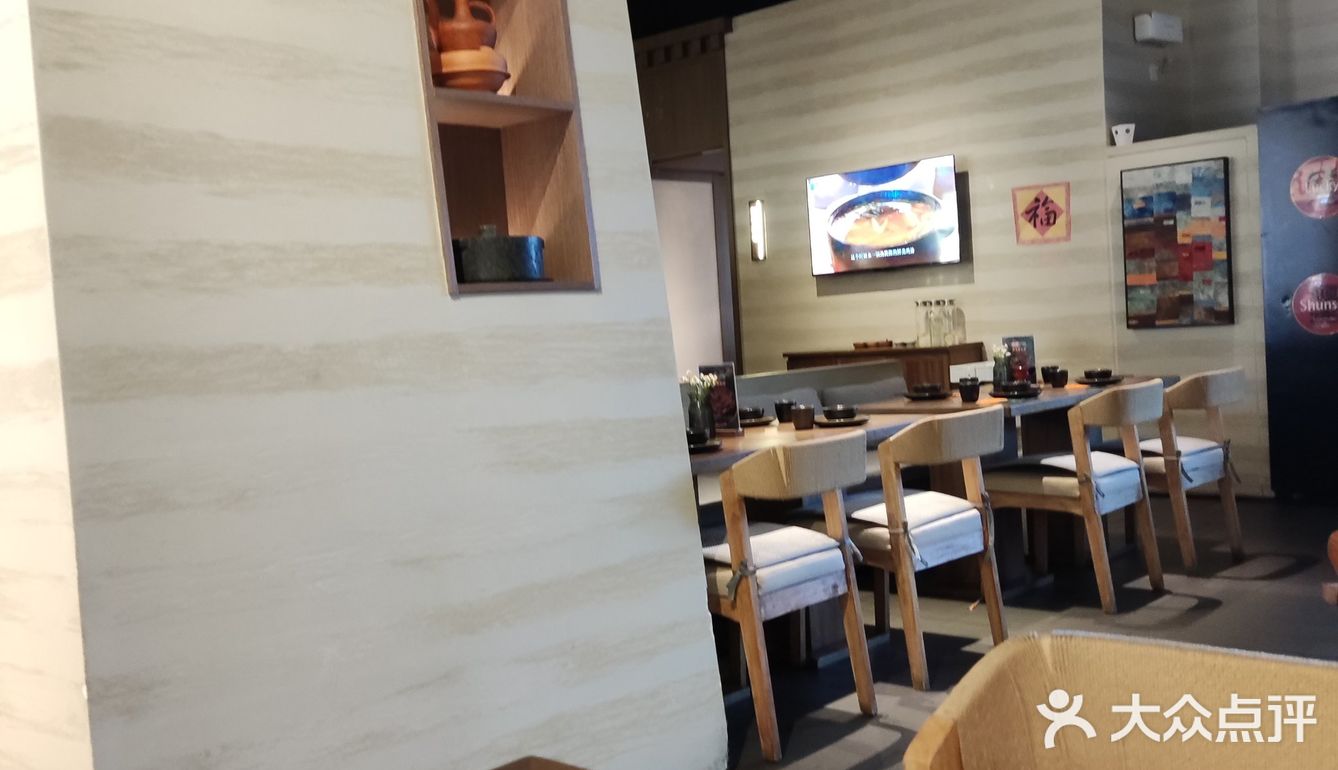 第一次喝藏茶，有点像沱茶，第一次吃藏区点心，感觉就像米花糖