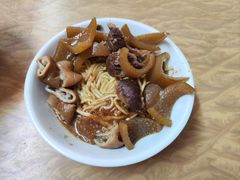 -松树干拌面店