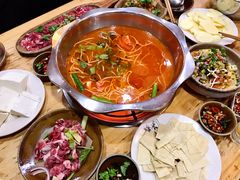 红酸汤锅-苗阿哥