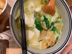 酸汤黄鱼米线-刀小蛮半只鸡过桥米线(家乐福四元桥店)