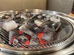 -围炉肉舍•炭烤活鳗•丹东海鲜烤肉(步行街店)