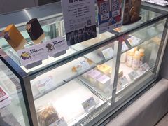 面包甜点陈列柜-喜茶(北京华贸购物中心店)