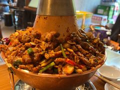 什锦碳烤牛蛙火锅-炉小二铜锅牛蛙•川湘菜(三里屯店)