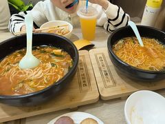 -花馬肆.云南过桥米线(汉神购物广场现场熬汤店)