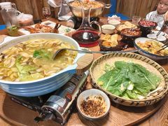 -老滇山寨•云南特色菜•地方菜•民族风情歌舞表演(金碧店)