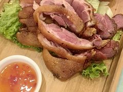 脆皮德国咸猪手-江南村酒家
