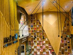 -新华里咖啡书吧(新华书店小寨店)