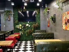 卡座-愉肴麻辣香锅(中山路店)