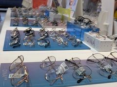 -诺柯视眼镜-蔡司依视路官方工厂店(淞南一店)