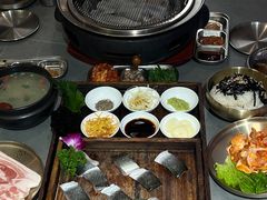 -围炉肉舍•炭烤活鳗•丹东海鲜烤肉(步行街店)