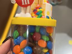 -m豆巧克力世界(上海世茂广场店)