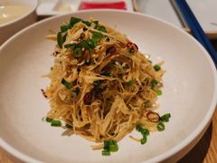 香葱拌笋衣-小大董·烤鸭(王府井apm店)