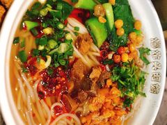 -爆炸头阿姨小四川正宗川味小吃(无任何分店)