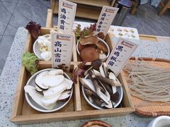 -阿婆情腊排骨火锅(金虹路店)