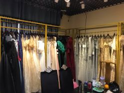-月月婚纱礼服仓储店(王府井店)