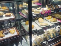 面包甜点陈列柜-星巴克(北京南站第三店)