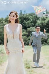 -现代经典婚纱摄影
