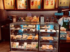 面包甜点陈列柜-星巴克(北京三里屯SOHO一店)