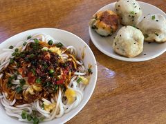 -老字号眼镜子煎包汤包店