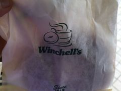 -Winchell's Donuts House