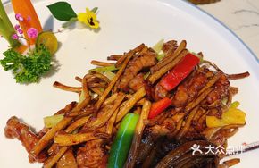 Braised Beef Tenderloin with Tea Tree Mushrooms