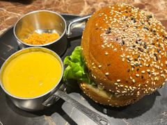 瀑布芝士牛肉汉堡-Let'sBURGERplus·非常创意汉堡(三里屯店)