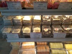 -红宝石·鲜奶小方·海派西点房(南丹店)