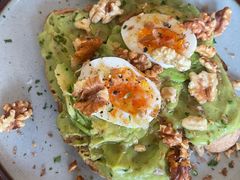 牛油果煮蛋吐司-RAC BAR(安福路店)