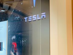 -TESLA 特斯拉(上海太古汇体验店)