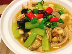 鲜辣猪肚鸡-小六汤包砂煲菜(文景路店)