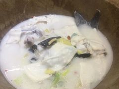 秘制滋补清汤-滇香肴·云南菜蒸汽石锅鱼(云南北路店)