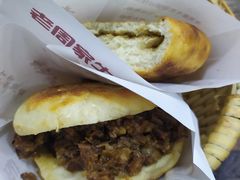 芝麻烧饼-穆得·老周家牛肉烧饼(普利街店)