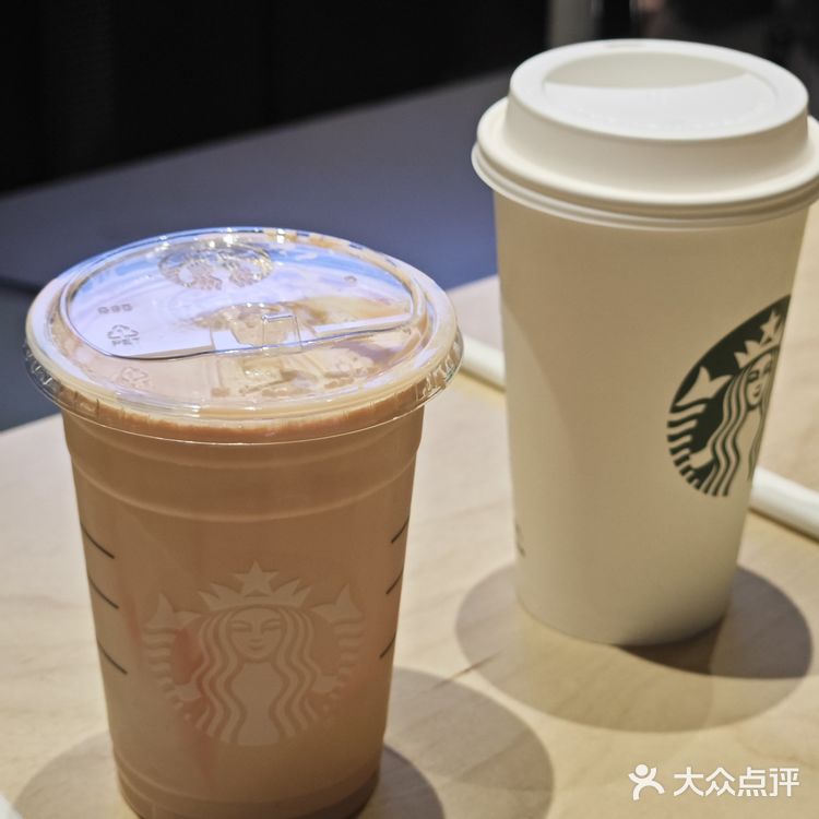 打卡成功！✨

星巴克梦中心店的莓莓拿铁实测