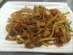 酸笋炒肥肠-红鼻子桂林米粉(金唐新光界店)