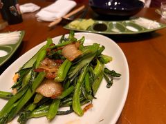 脆皮烧肉炒菜心苗-君悦酒店·1881·北京烤鸭