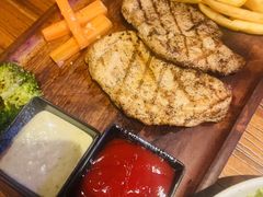 -Luga's 西餐酒吧·bistro(百家湖1912店)