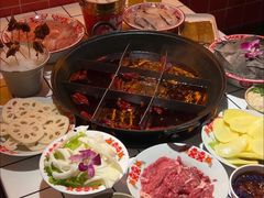 -红九格老火锅(三峡广场店)