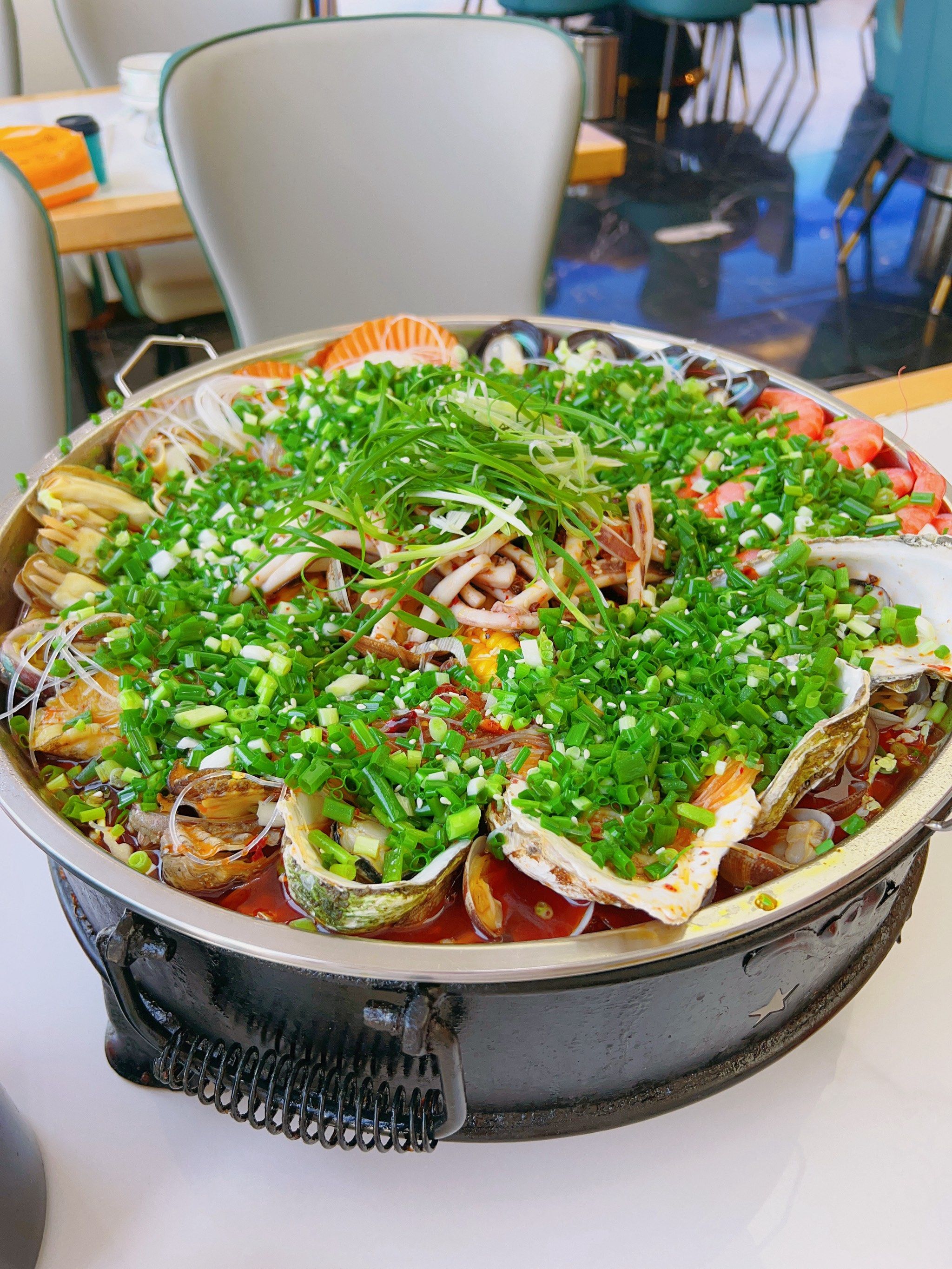 去朱家尖市中心找一家海鲜小咖