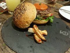 -HIGH FIVE哈福手工汉堡(桂林路店)