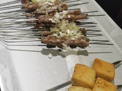 -三个大叔烤羊肉串·歌手驻唱·碳烤鲜肉(西三旗店)