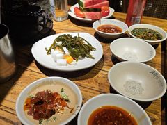 -老牌坊云南鱼豆花火锅(爱建店)