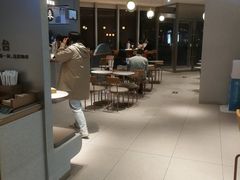 -汽车博物馆主题餐厅