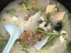 -花馬肆.云南过桥米线(汉神购物广场现场熬汤店)