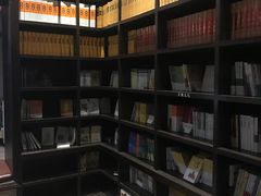 -钟书阁(松江泰晤士小镇店)